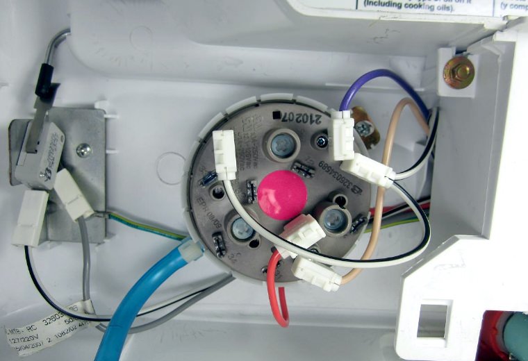 Замена датчика воды в стиральной машине Magnit